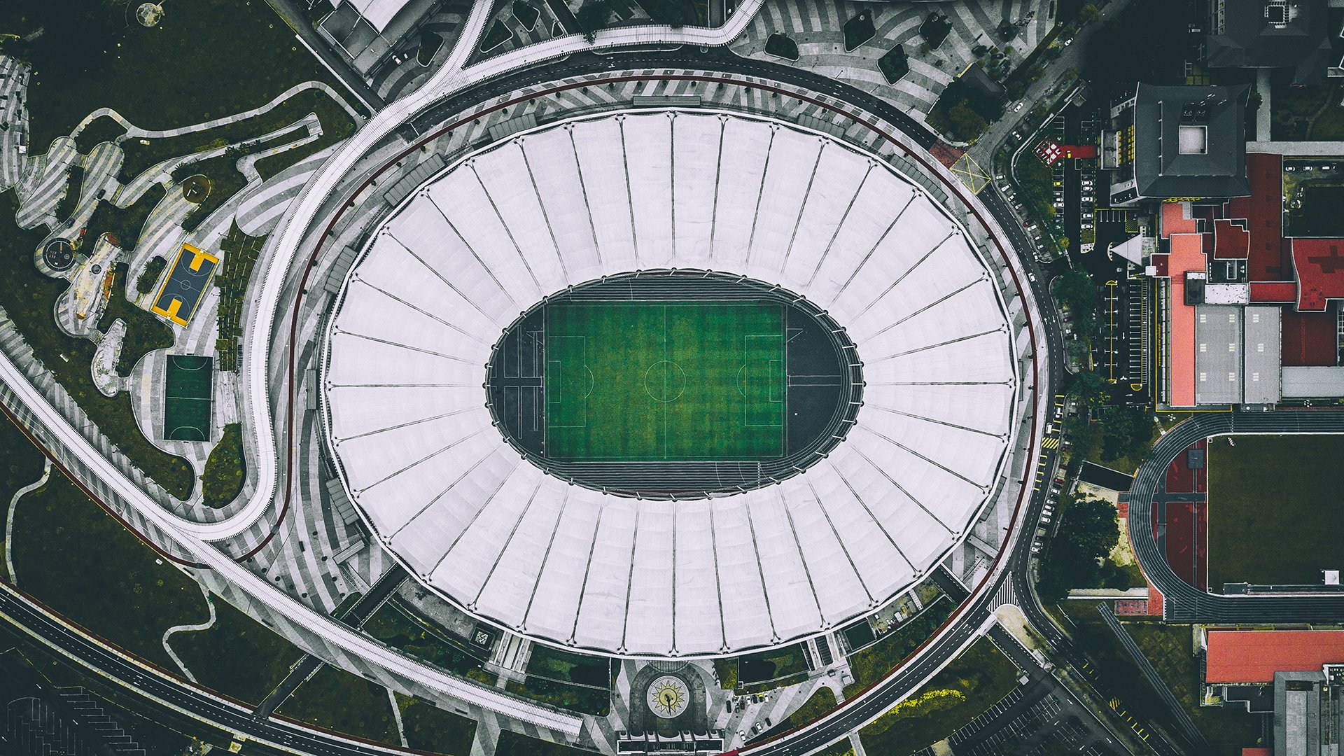 开云体育平台-尤文图斯传射建功,本泽马新星横空出世,场边球探频频记笔记,尤文传射建功,本泽马式新星横空出世引球探热记